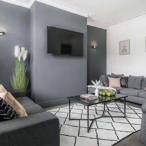 Apartment Beautiful 4bd Family Burley Leeds United Kingdom